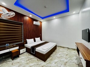 Basic Studio, Balcony, City View | In-room safe, desk, blackout curtains, soundproofing - THANH HONG HOTEL (Ha Tinh)