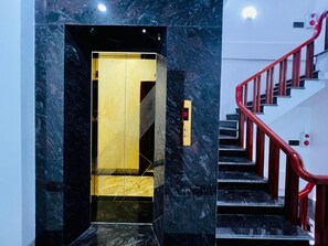 Estúdio básico, sacada, vista para a cidade | Parte interna