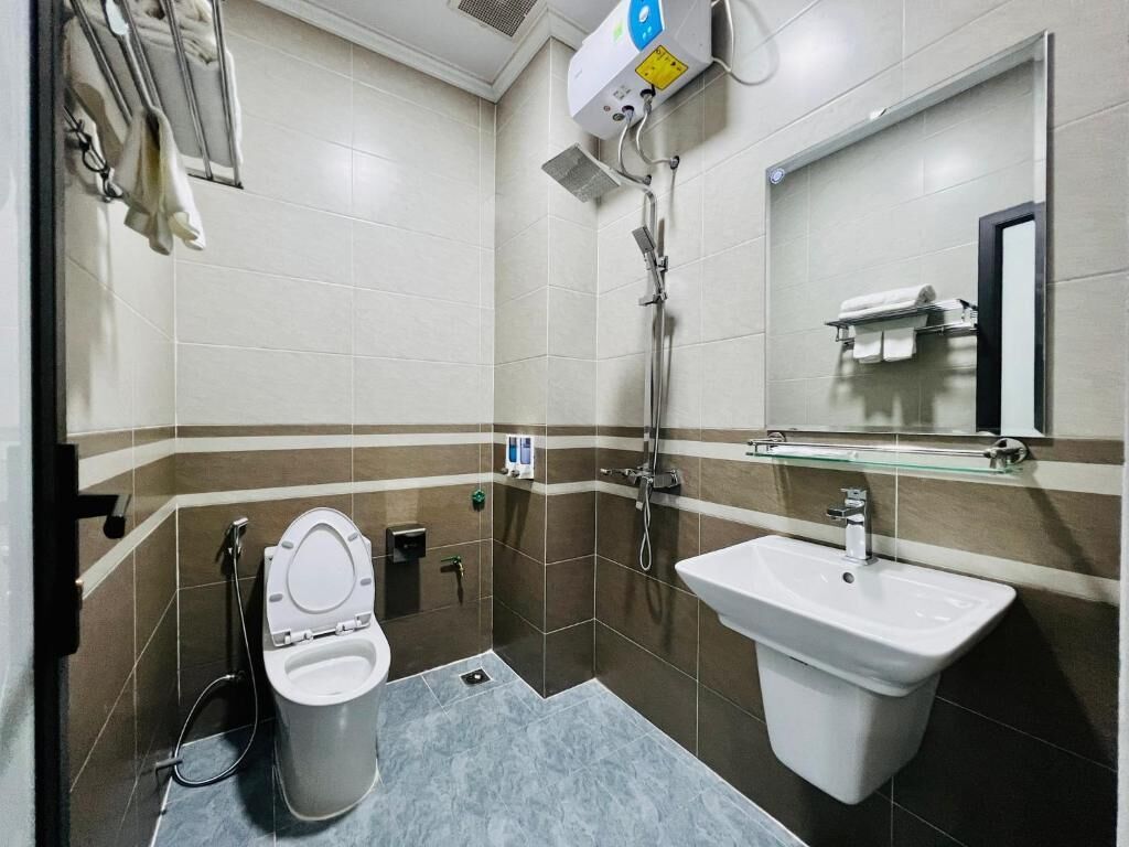 Basic Studio, Balcony, City View | Bathroom