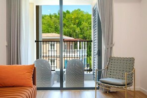 Studio, balcon, vue ville | Intérieur