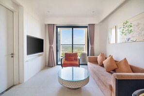 Familienapartment, Balkon, Stadtblick | Badezimmer