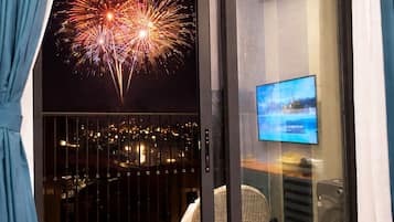 Monolocale Deluxe, balcone, vista mare | Una scrivania, Wi-Fi gratuito