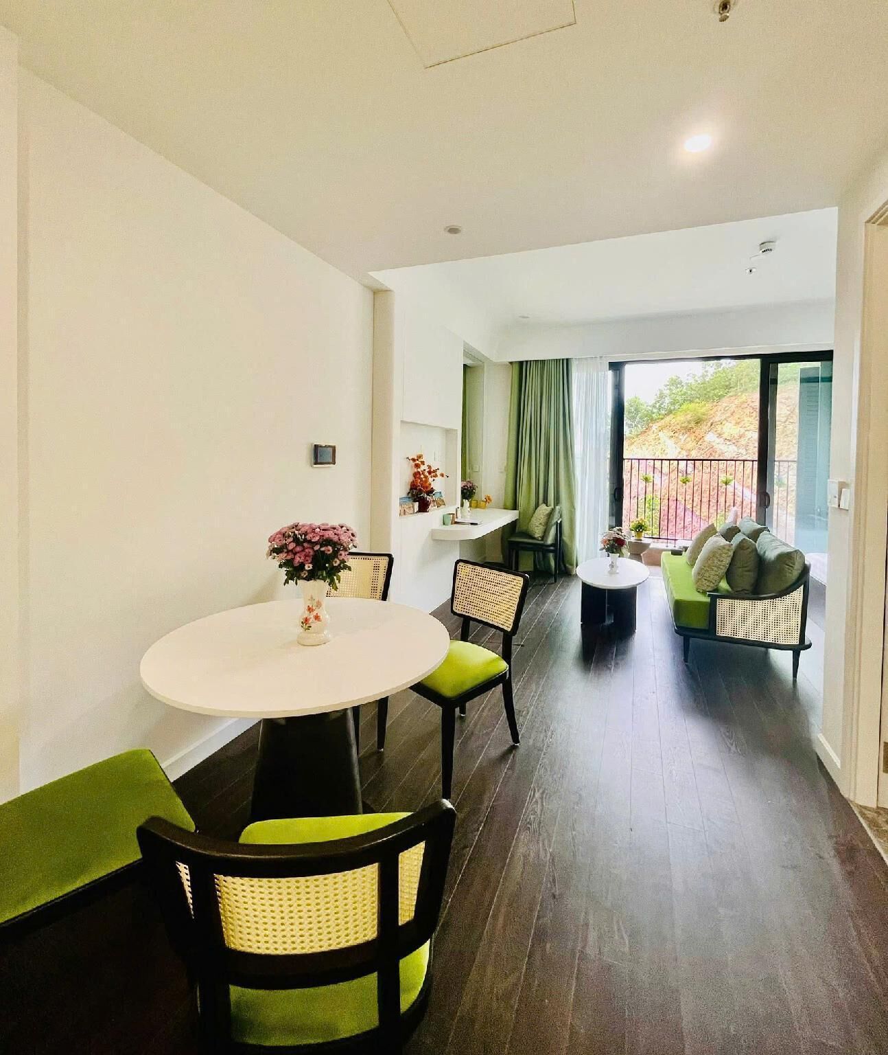 Studio with Special Balcony Mountain View | Living area