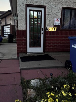 Exterior - Sandstone Homestay (Calgary)