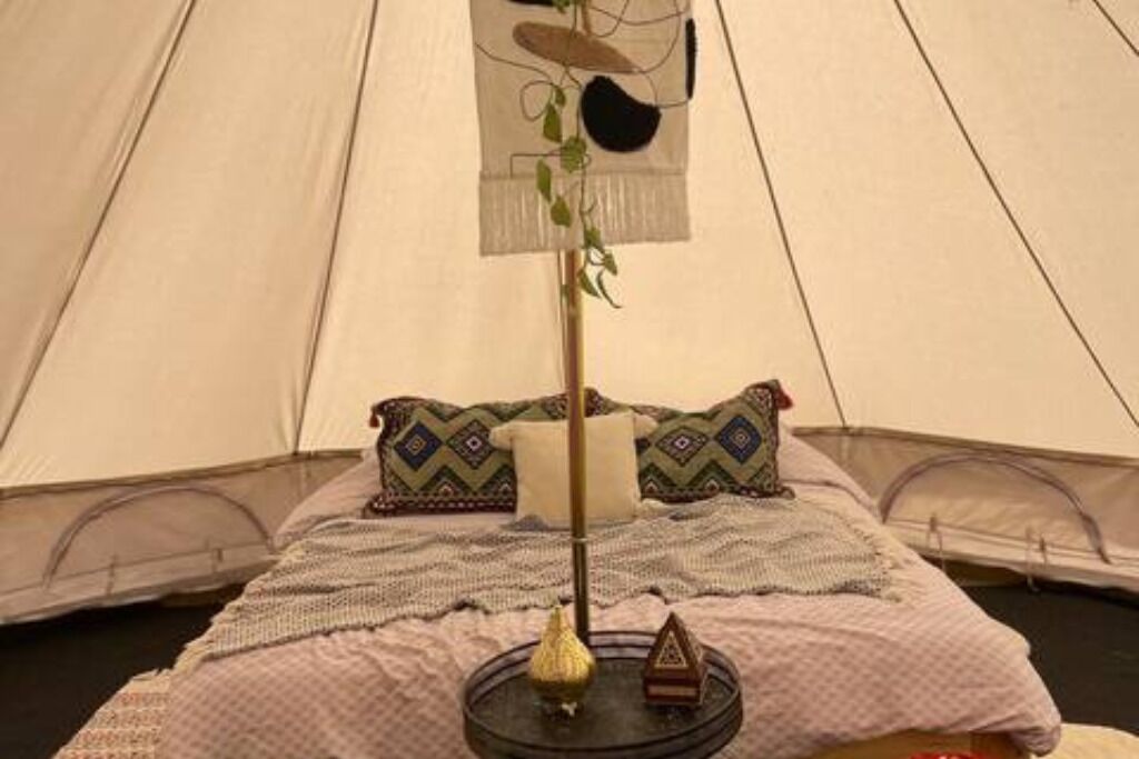 2 bedrooms, bed sheets