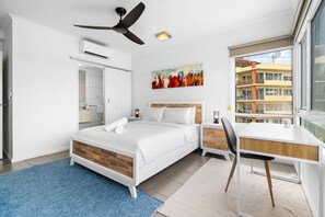 Room - Zen Bayline Villa: bayview - balcony - rooftop (Darwin City)