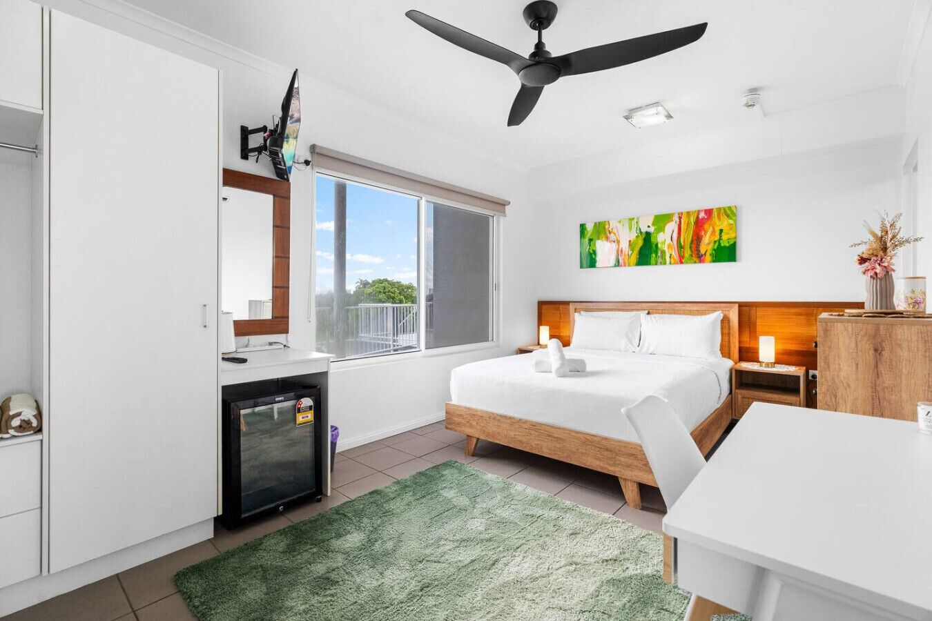 Desk, iron/ironing board, WiFi, bed sheets