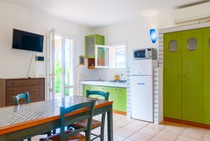 Fridge, microwave - LE SOLANE - LE SOLANE BILOCALE (Campo nell'Elba)