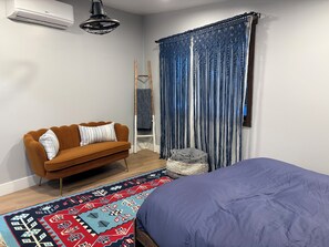 Room - Quaint 1-bedroom house with AC in lovely Los Gatos (Los Gatos)