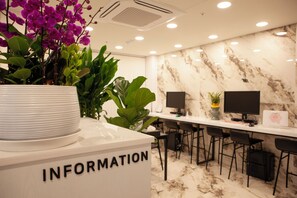 Quầy tiếp tân