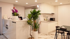 Quầy tiếp tân