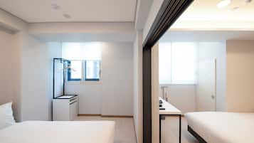 Standard Quadruple Room | Desk, free WiFi