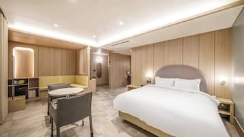 Premium bedding, down comforters, in-room safe, free WiFi