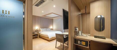 Avenue SKY View | Premium bedding, down comforters, in-room safe, free WiFi
