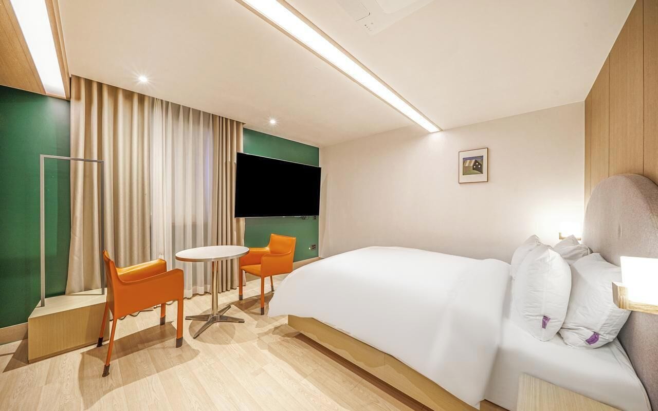 Premium bedding, down duvets, in-room safe, free WiFi