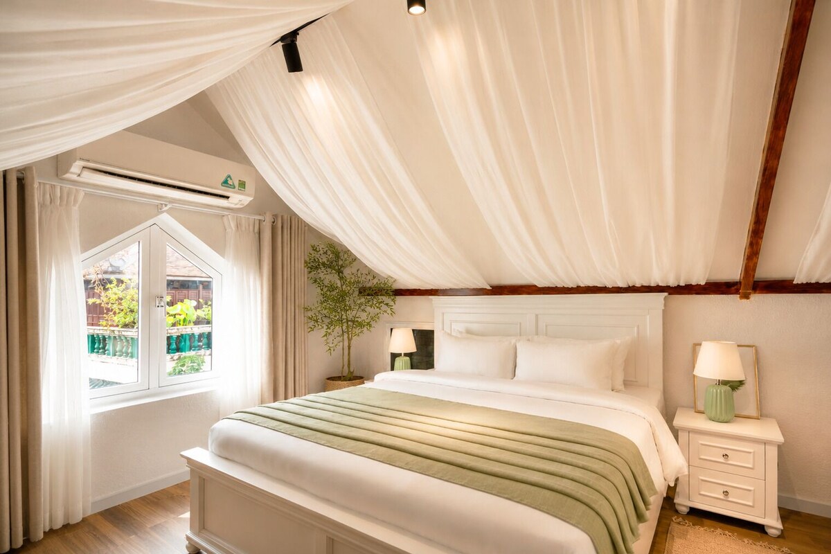 Executive Suite | Free WiFi, bed sheets