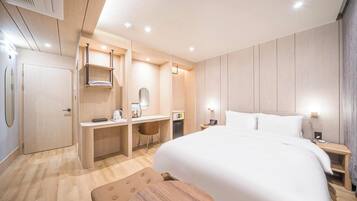 Avenue Platinum | Premium bedding, down comforters, in-room safe, free WiFi
