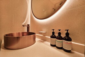 Dobbeltværelse - byudsigt | Badeværelse