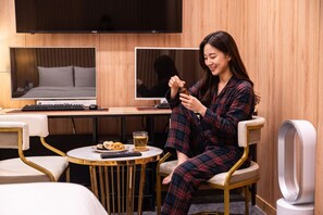 Glorio (Bathtub available upon request) | Premium bedding, down duvets, soundproofing, free WiFi - Instar Hotel (Suwon)