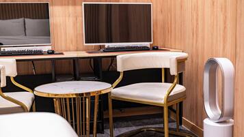 Glorio (Bathtub available upon request) | Premium bedding, down comforters, soundproofing, free WiFi