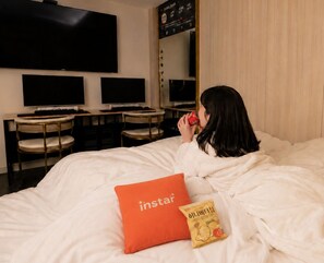 Glorio (Bathtub available upon request) | Premium bedding, down comforters, soundproofing, free WiFi - Instar Hotel (Suwon)