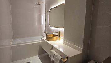Double Room, City View | Bathroom