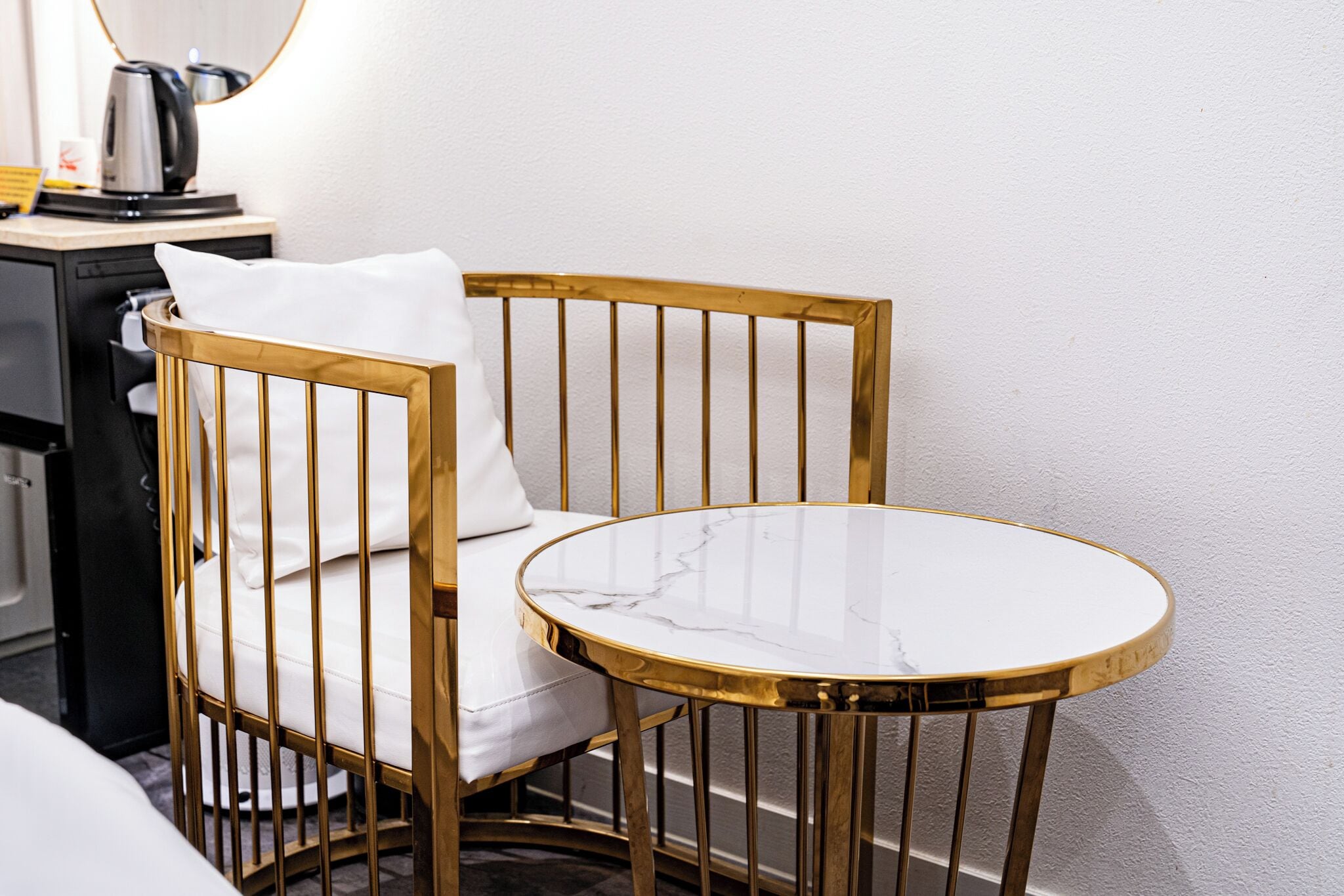Glorio (Bathtub available upon request) | Premium bedding, down comforters, soundproofing, free WiFi