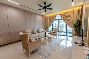 Design Apartment, 3 Bedrooms, City View | Ruang tamu
