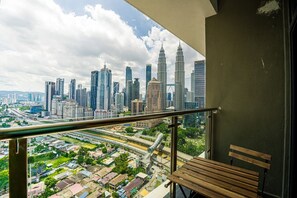 A balcony with a view of a cityscape, including tall buildings and a bridge. -  Legasi Kampung Baru Guesthouse By Skylivia (Kuala Lumpur)