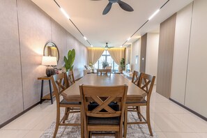 Căn hộ có thiết kế đặc sắc, 3 phòng ngủ, quang cảnh thành phố | Phòng ăn