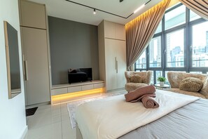 Design Apartment, 3 Bedrooms, City View | Seterika/papan seterika, Wi-fi percuma, cadar katil 