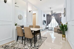 Gallery-huoneisto, 3 makuuhuonetta, kaupunkinäköala | Oleskelualue