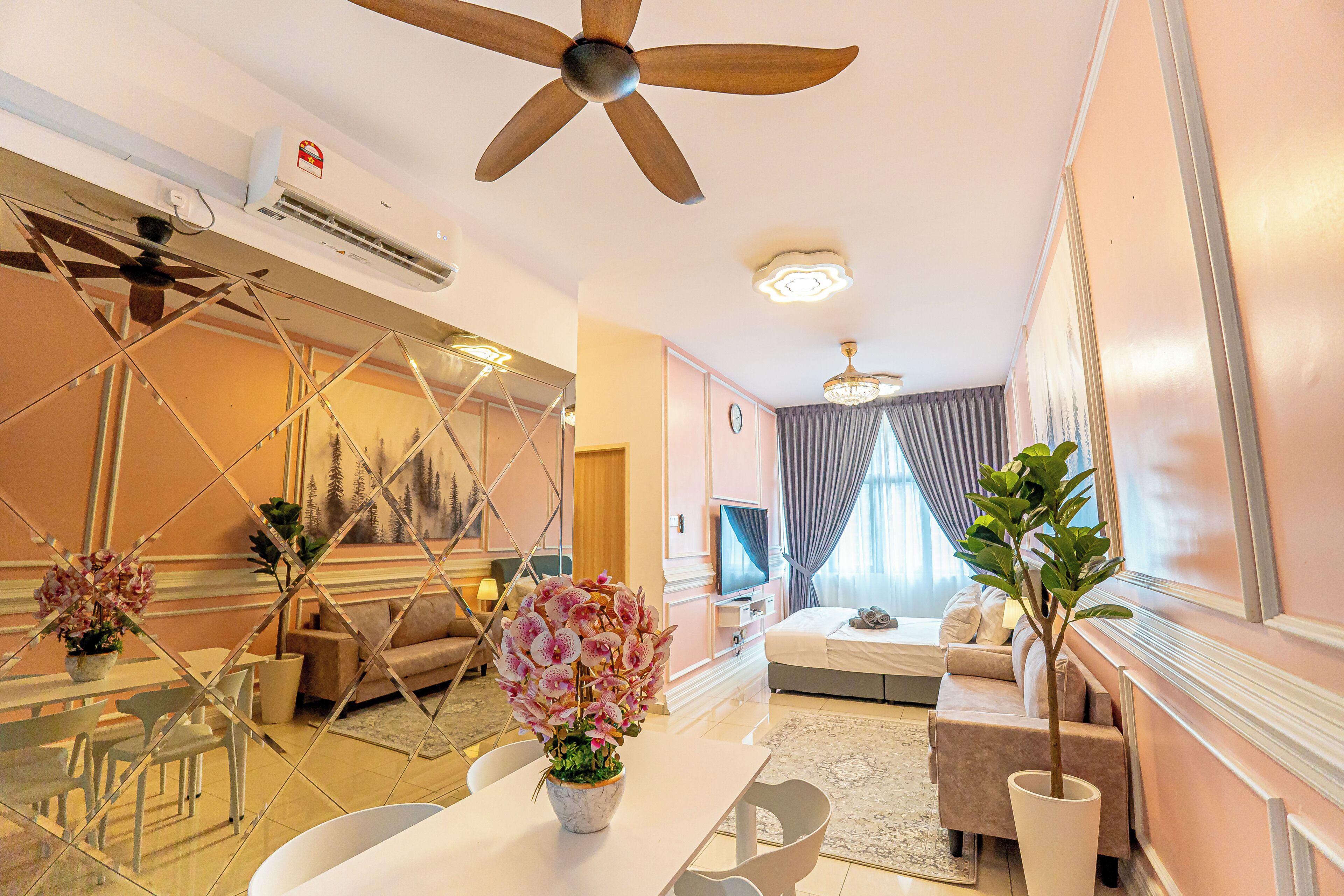 Honeymoon Studio | Living area
