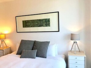 3 bedrooms, desk, bed sheets - Beachside Family Retreat - Paradiso 111 (Tweed)