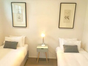 3 bedrooms, desk, bed sheets - Beachside Family Retreat - Paradiso 111 (Tweed)