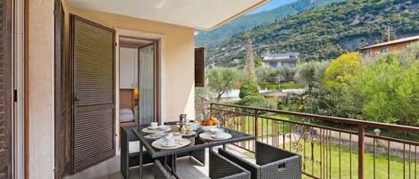 Family Apartment, Multiple Bedrooms (Margherita Apartment) | Outdoor dining