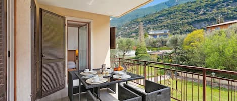 Family Apartment, Multiple Bedrooms (Margherita Apartment) | Outdoor dining