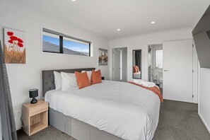 4 habitaciones, tabla de planchar con plancha, cuna de viaje y wifi 