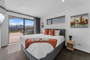 4 Schlafzimmer, Bügeleisen/Bügelbrett, Reisekinderbett, WLAN