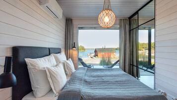 Iron/ironing board, travel crib, WiFi, bed sheets