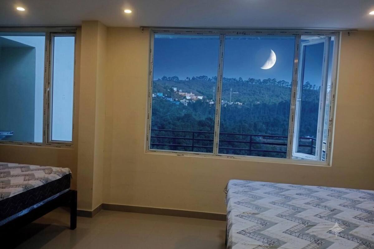 ห้องแฟมิลี่, ระเบียง, วิวภูเขา | เตียง Select Comfort, ผ้าม่านกันแสง, Wi-Fi ฟรี