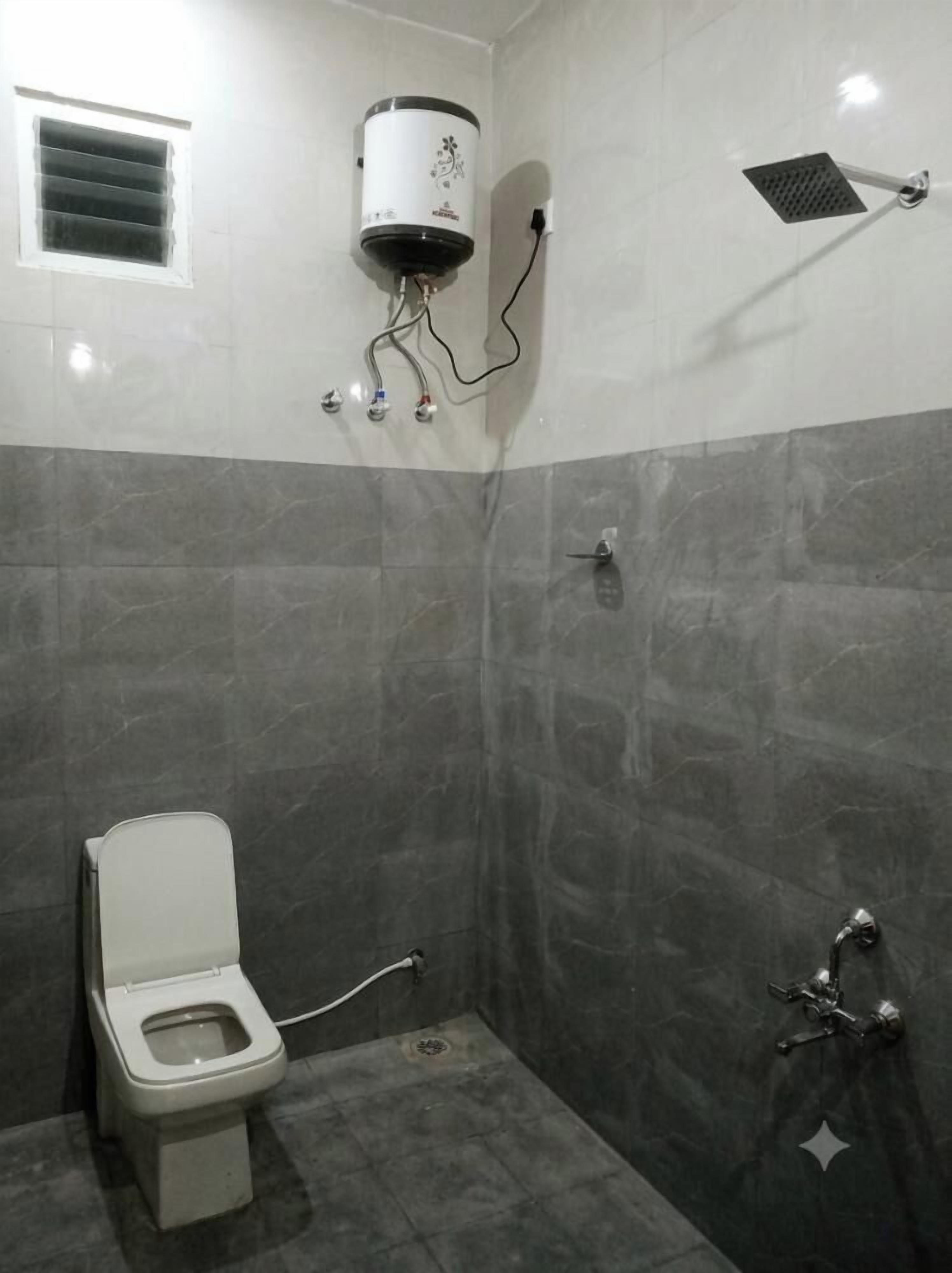 Family Room, Balcony, Mountain View | Bathroom