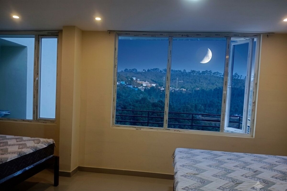 Family Room, Balcony, Mountain View | Mountain view