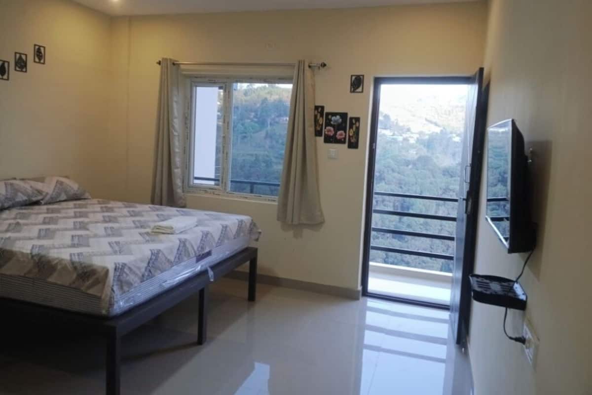 Deluxe Room, Balcony, Mountain View