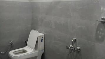 Deluxe Room, Balcony, Mountain View | Bathroom