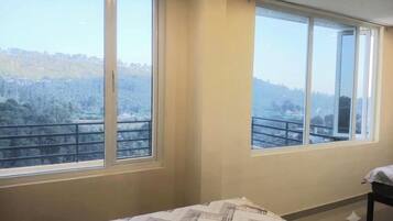 Family Room, Balcony, Mountain View | Select Comfort beds, blackout drapes, WiFi (free)