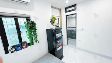 Basic Studio, Balcony, City View | Interior