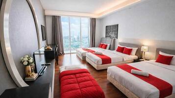 Comfort Studio, Balcony, Partial Ocean View