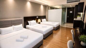 Apartamento Confort | Edredones de plumas, cortinas opacas, tabla de planchar con plancha