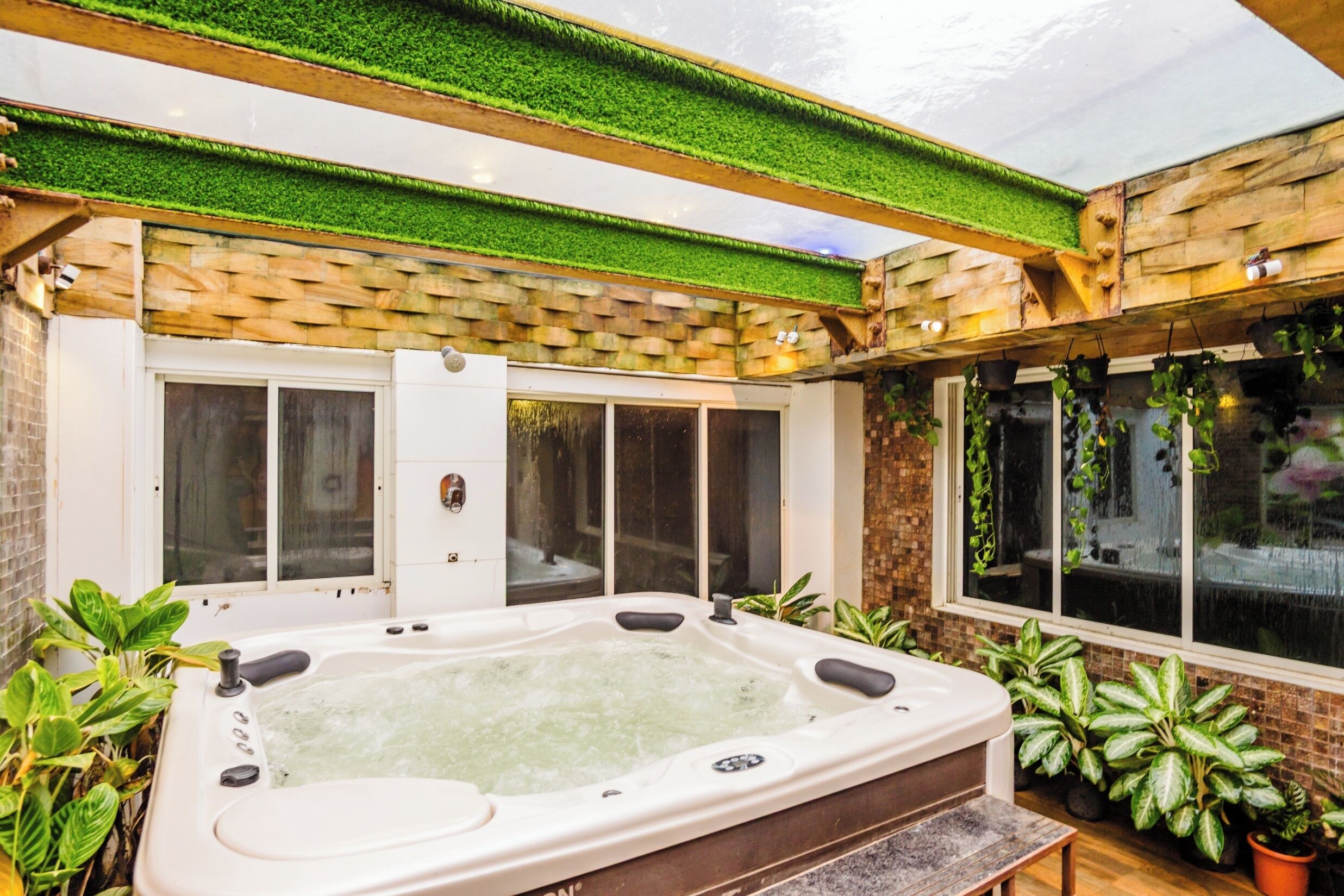 Bañera de hidromasaje interior